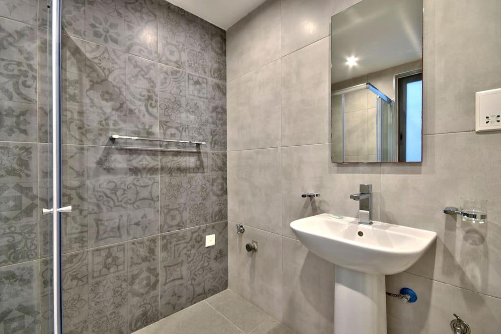 Vallettastay - Orangerie Two Bedroom Apartment 201 Buitenkant foto